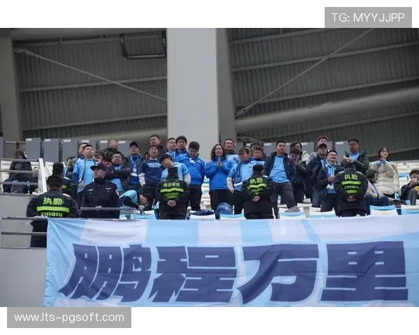 企业主停线组织远征助威，润喉片成球迷标配